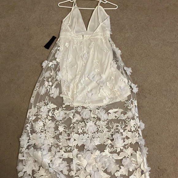 VENUS WHITE FLOWER DRESS size 4 - Picture 4 of 5